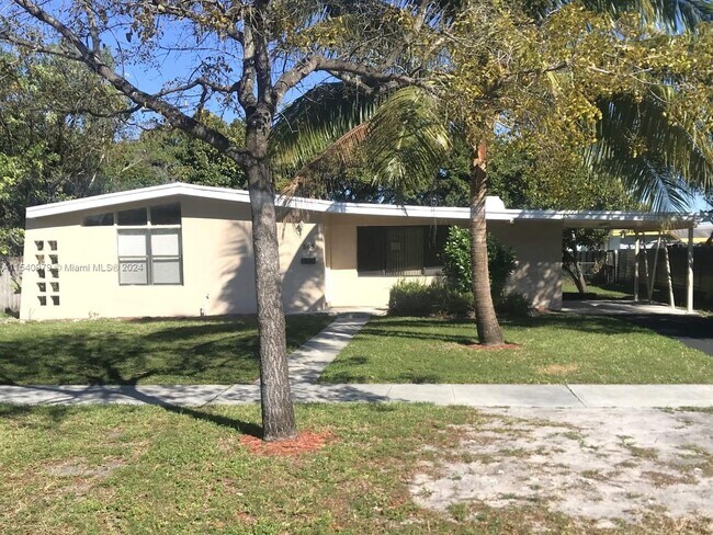 Building Photo - 865 NW 170th Terrace