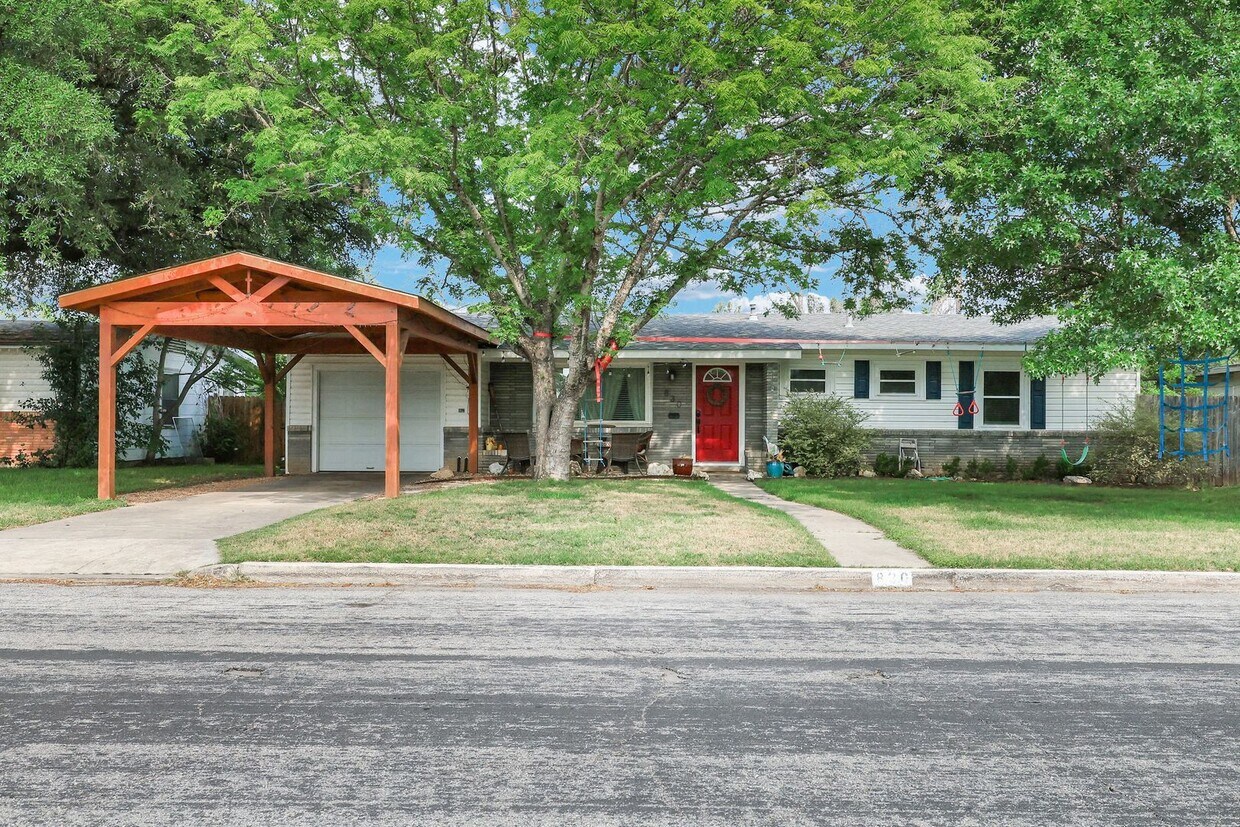 Primary Photo - ***APPLICATION CURRENTLY UNDER REVIEW***Ch...