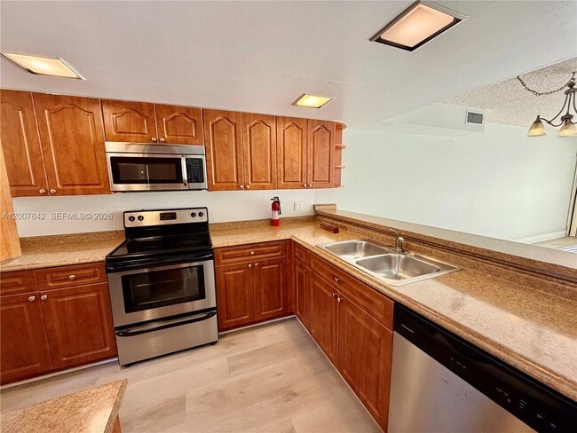 Building Photo - 4403 SW 70th Terrace