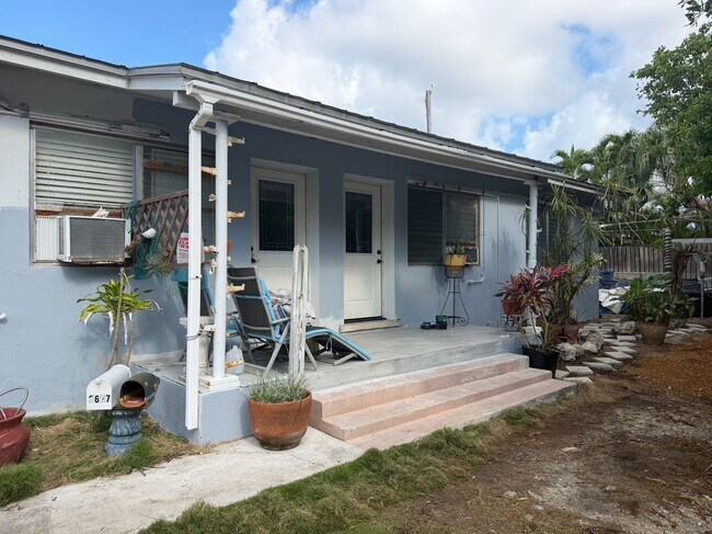 Foto del edificio - 2627 Staples Ave