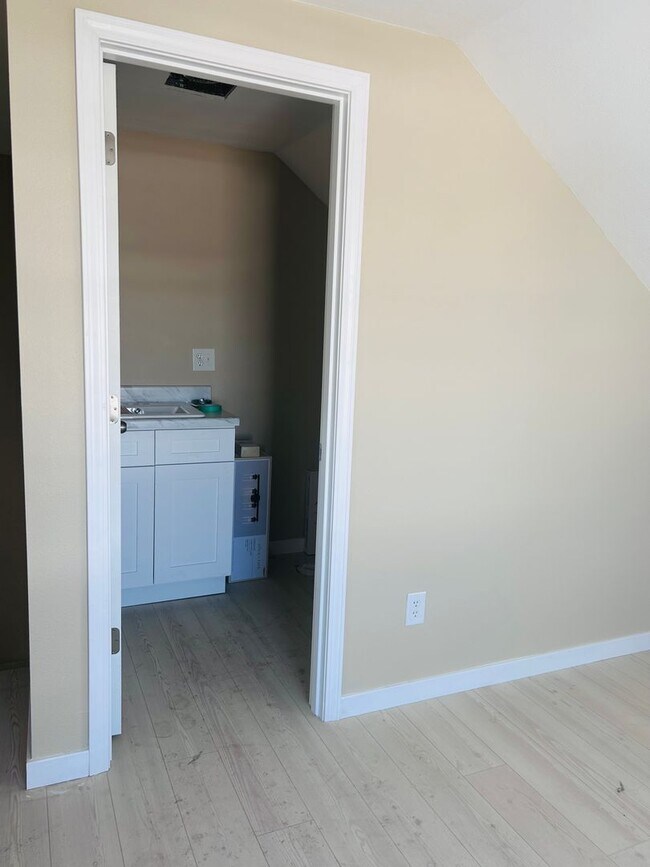 Building Photo - 520 Nevada St