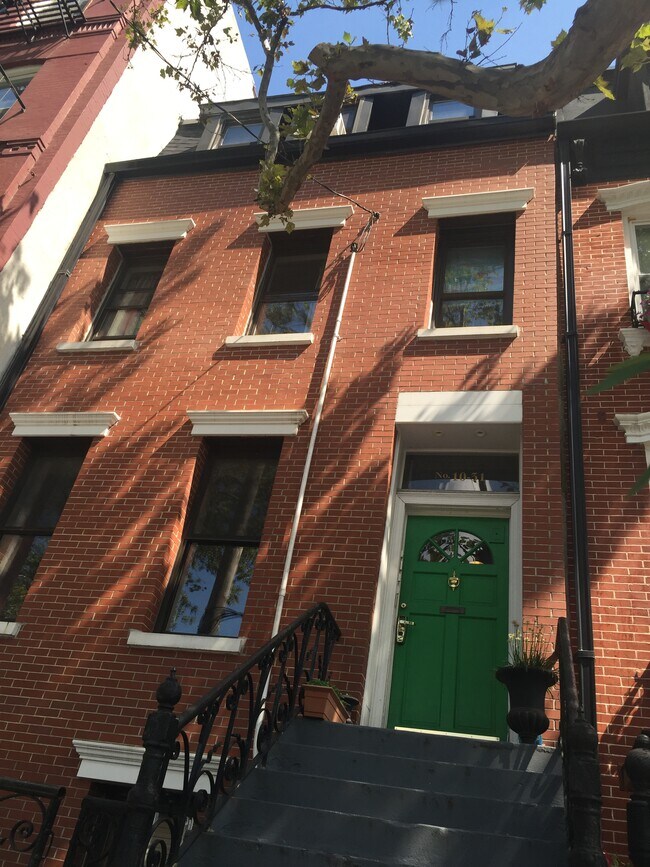 Foto del edificio - 10 -31 51st Avenue