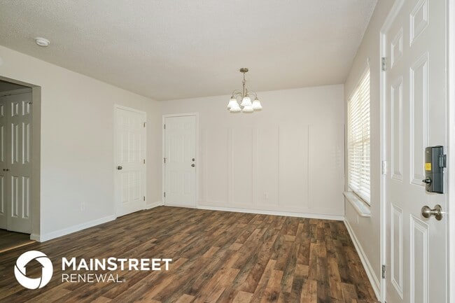 Building Photo - 5501 White Oak Ln