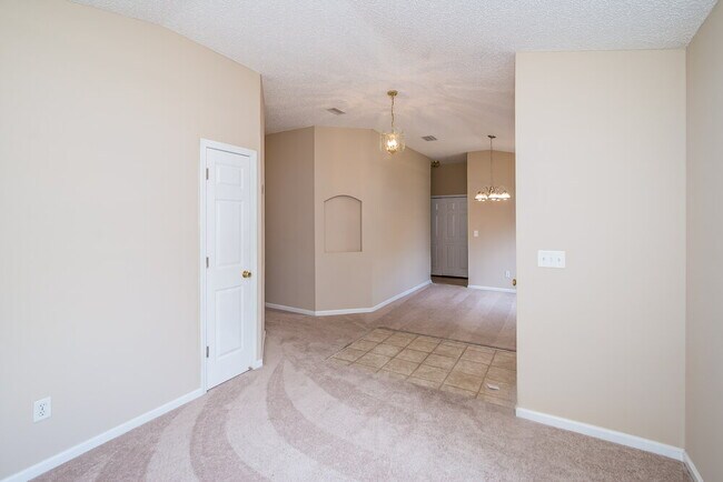 Building Photo - 3209 Sexton Dr