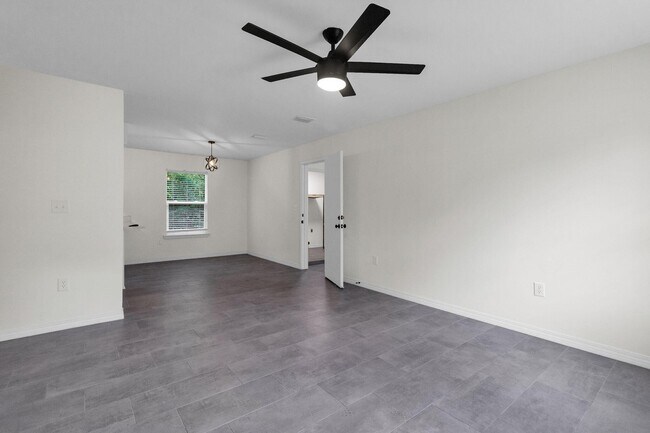 Foto del edificio - 395 W Griffith Ave