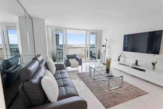 Photo - 1717 N Bayshore Dr Apartment