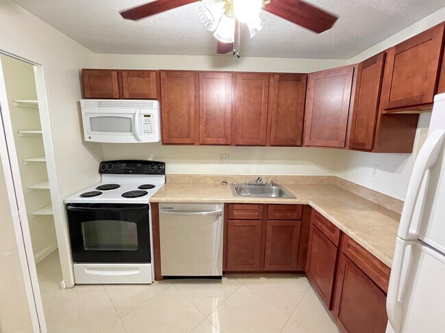 Foto del edificio - 7920 N Colony Cir