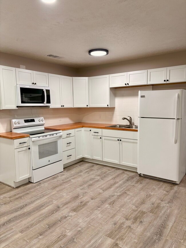 Building Photo - 1809 Sawmill Pl