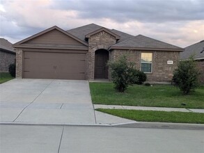 Building Photo - 2124 Tulipwood Dr