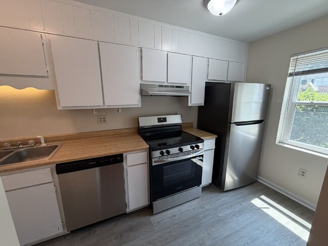 Building Photo - Townhouse for Rent