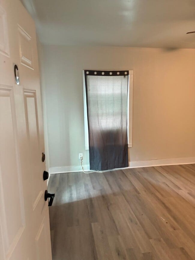 Foto del edificio - 406 S Fredonia St