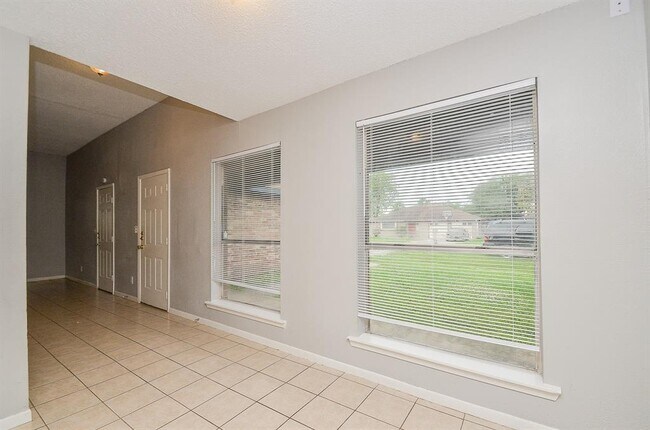 Building Photo - 1114 Greencroft St