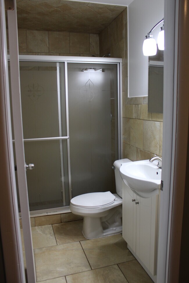 Foto del edificio - 735 Gloria Ave