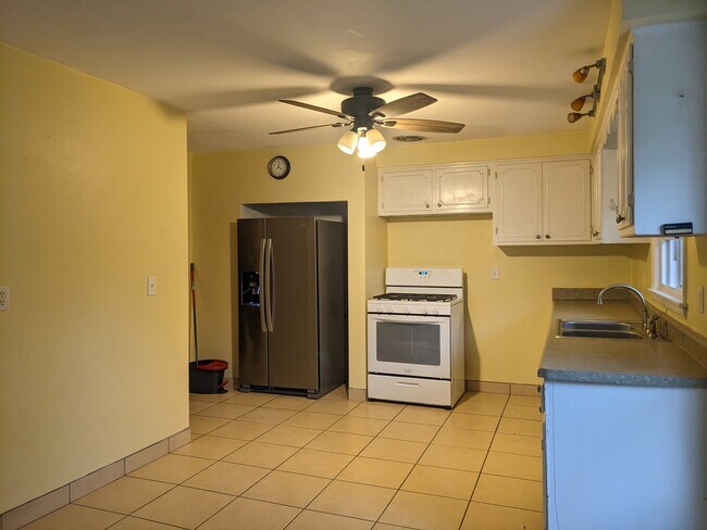 Foto del edificio - 1211 Stratford Ave