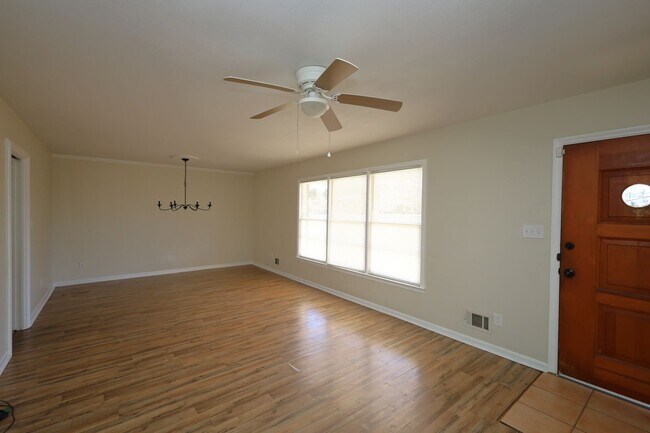 Foto del edificio - 1200 Dellwood Dr