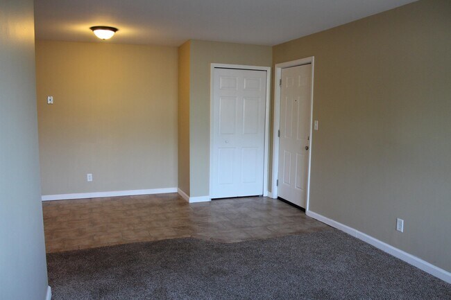 Building Photo - 23210 Huron River Dr