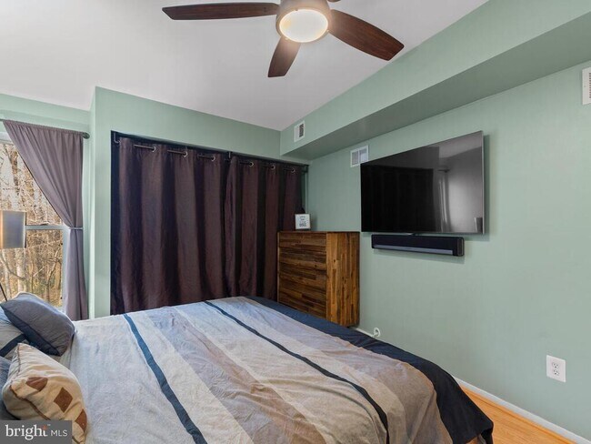 Building Photo - 5808 Royal Ridge Dr