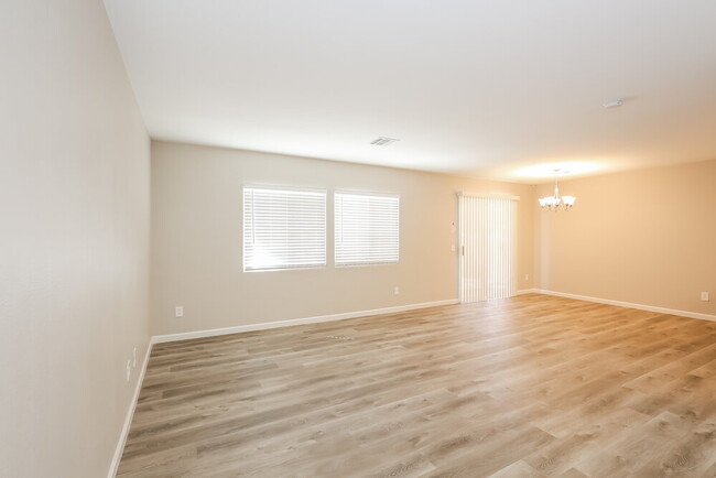 Building Photo - 5325 Cholla Blossom Ct