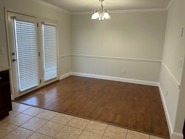 Building Photo - 2 Bedroom/ 2.5 Bath ? Jonesborough, TN 37659