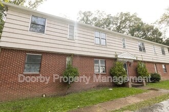 Building Photo - 3302 Pinewood Ave