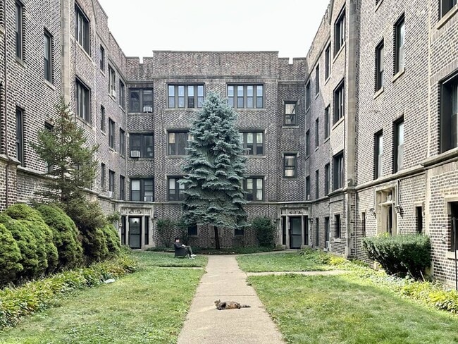 Building Photo - 1317 W Estes Ave