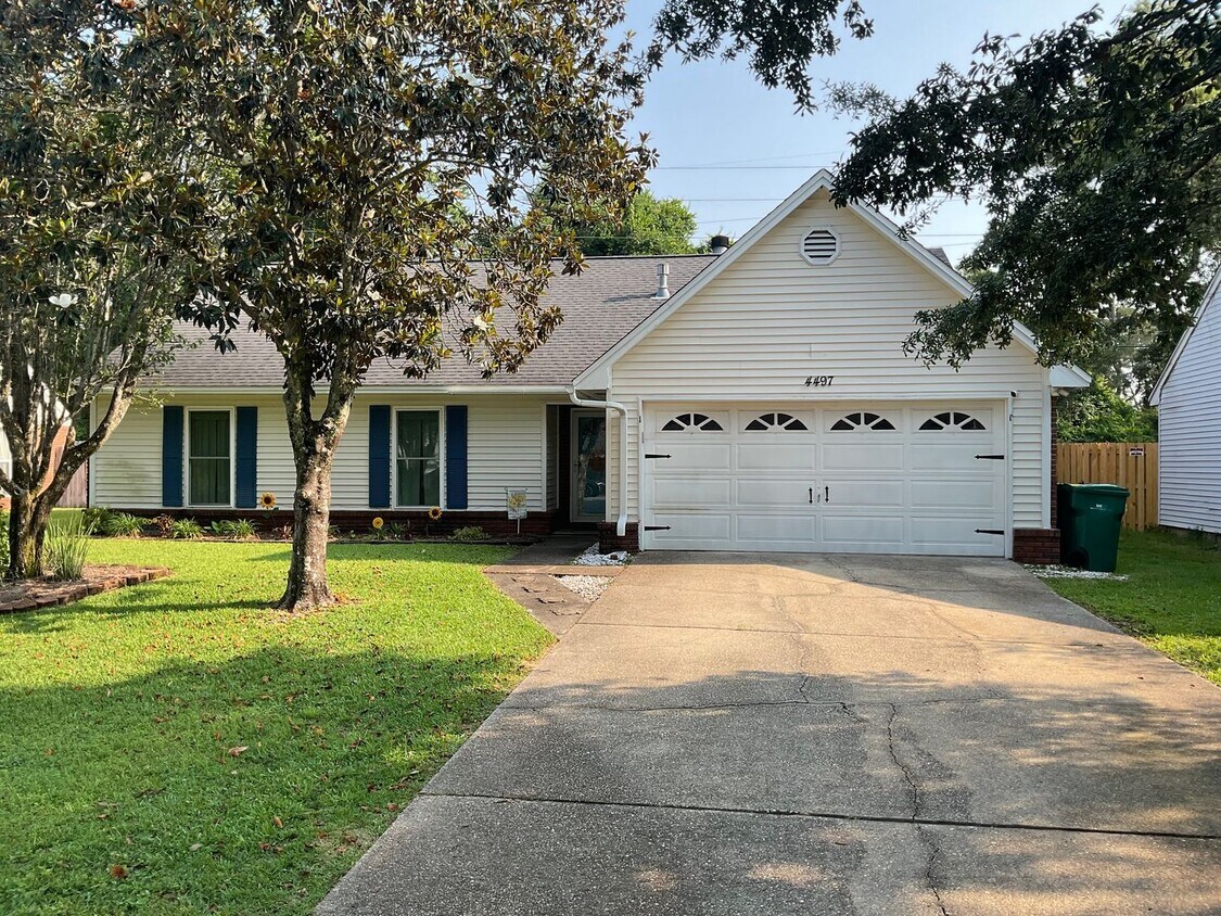 Primary Photo - Spacious & Stylish Home in Bluewater Bay!