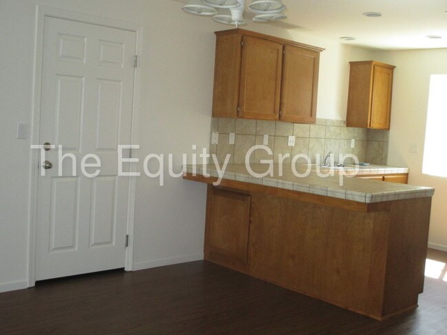 Building Photo - 2224 W Lark Ave