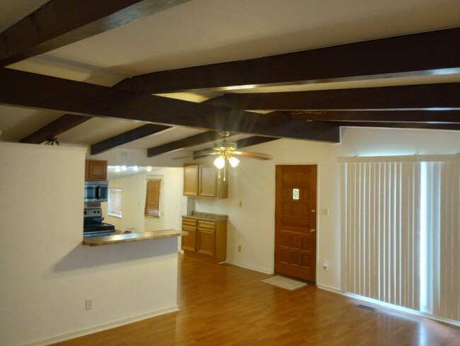 Building Photo - 551 Kingswood Dr