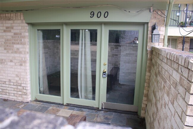 Foto del edificio - 900 N Austin St