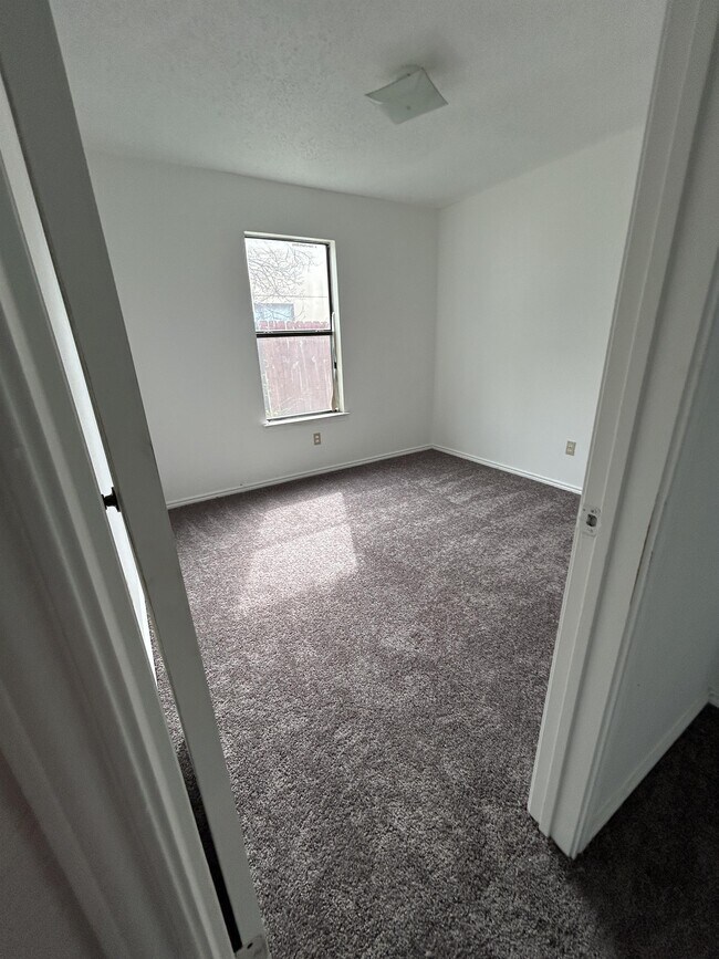 Building Photo - 1505 Westway Dr