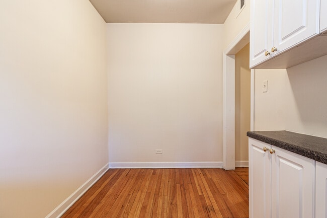 Building Photo - 540 W Aldine Ave