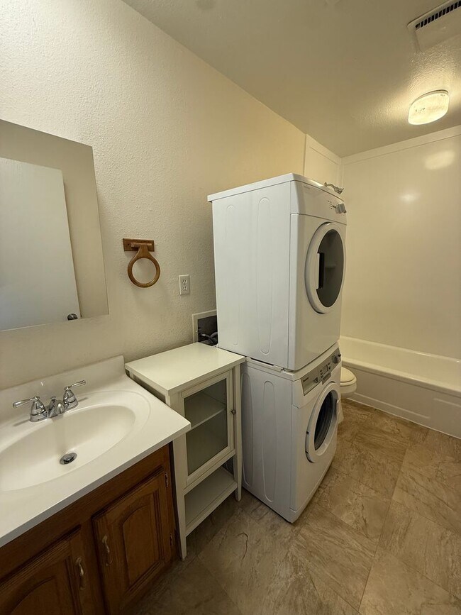 Foto del edificio - 405-407 E. Simpson Street