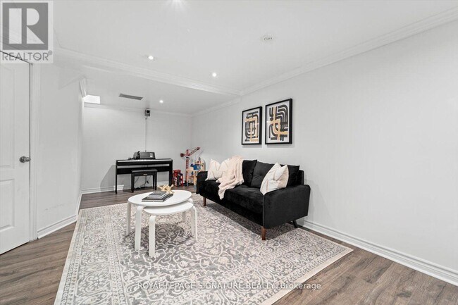 Building Photo - 70 Silverdart Crescent