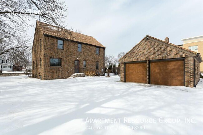 Building Photo - 14370 Cameo Ave