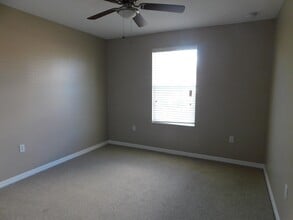 Building Photo - 2657 River Landing Dr
