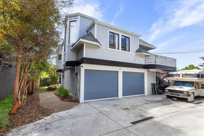Building Photo - 1527 Verdi St