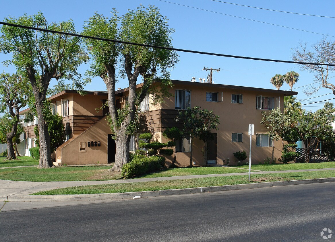 Primary Photo - 2502 S Rosewood Ave