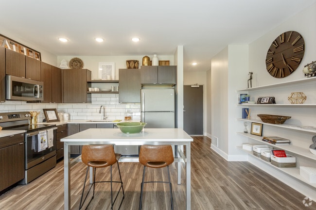 1BR, 1BA - 804 SF - Union Berkley