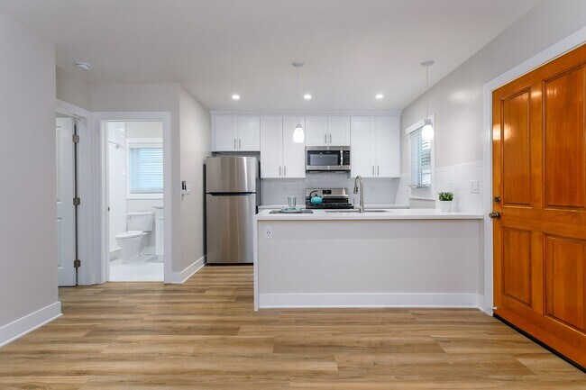 Building Photo - 1BR in Prime Pasadena - 92 Walk Score + Parking + Free Electricity for 1 Year