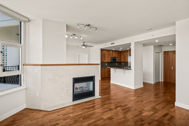 Foto del edificio - 700 W Harbor Dr