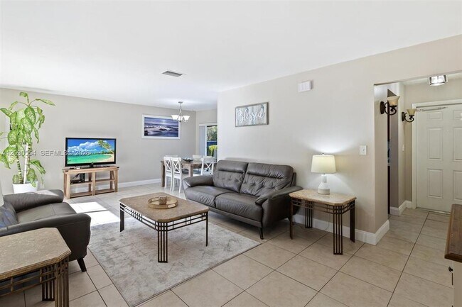 Foto del edificio - 4119 Coral Springs Dr