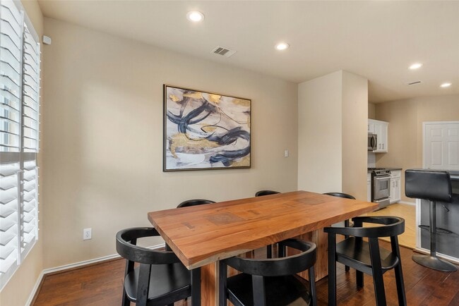 Foto del edificio - 5239 Schuler St