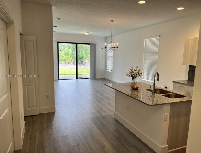 Foto del edificio - 5621 Cassidy Ln