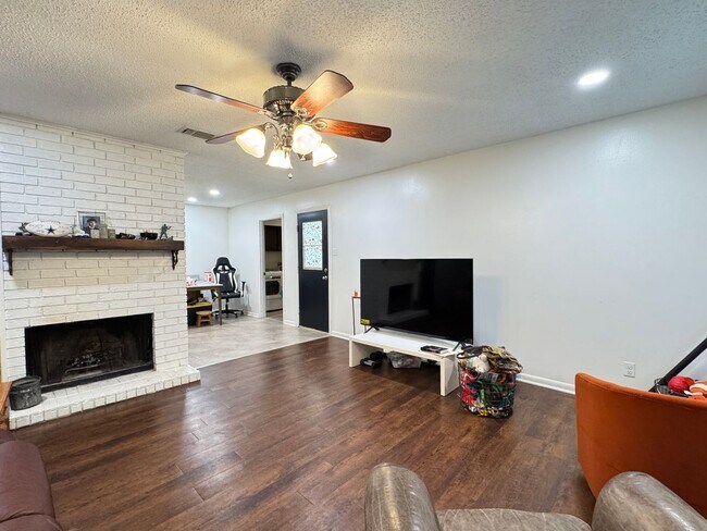 Building Photo - 3 Bed, 2 Bath Home in Ruston