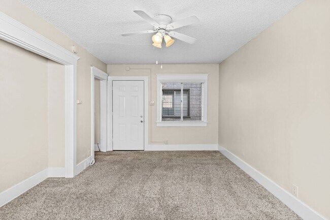Building Photo - 1460 Gaviota Avenue