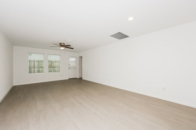 Building Photo - 1604 Limpkin Dr