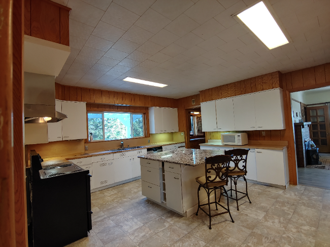Building Photo - 6343 Meyers Rd