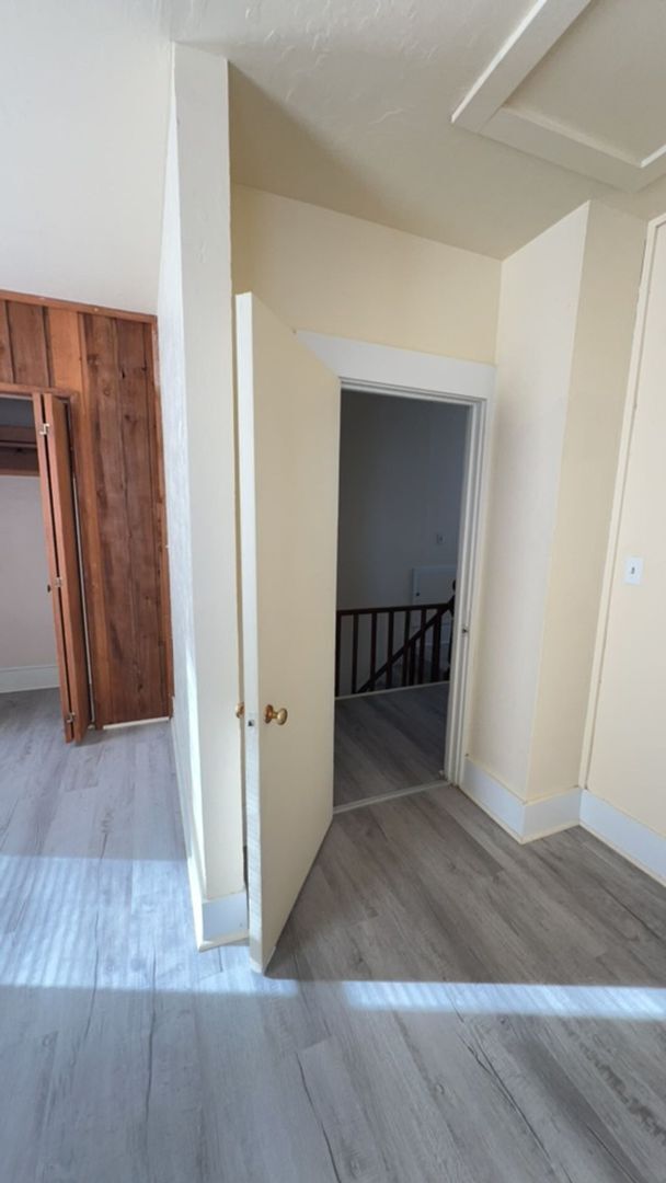 Foto del edificio - Charming 3-Bedroom Home with Backyard & Patio