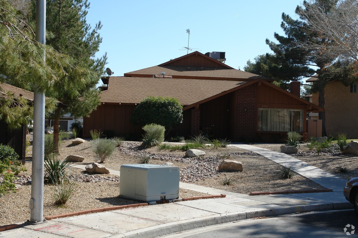 Building Photo - 2753 Kline Cor