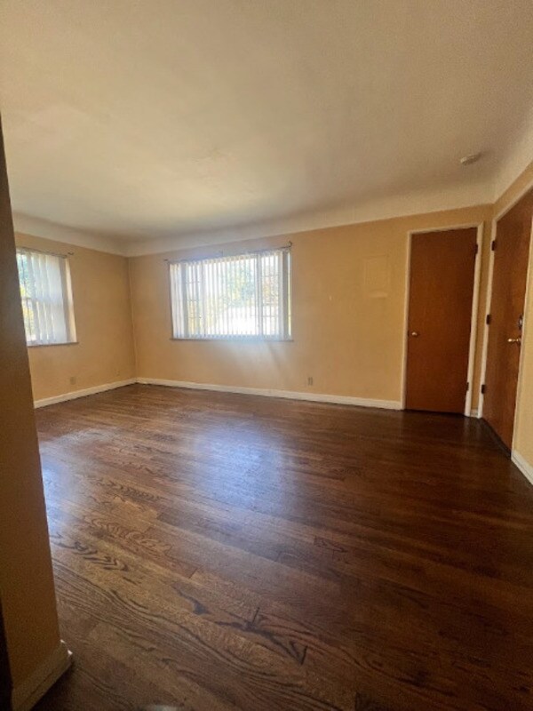 Foto del edificio - 6421 Plainfield Rd